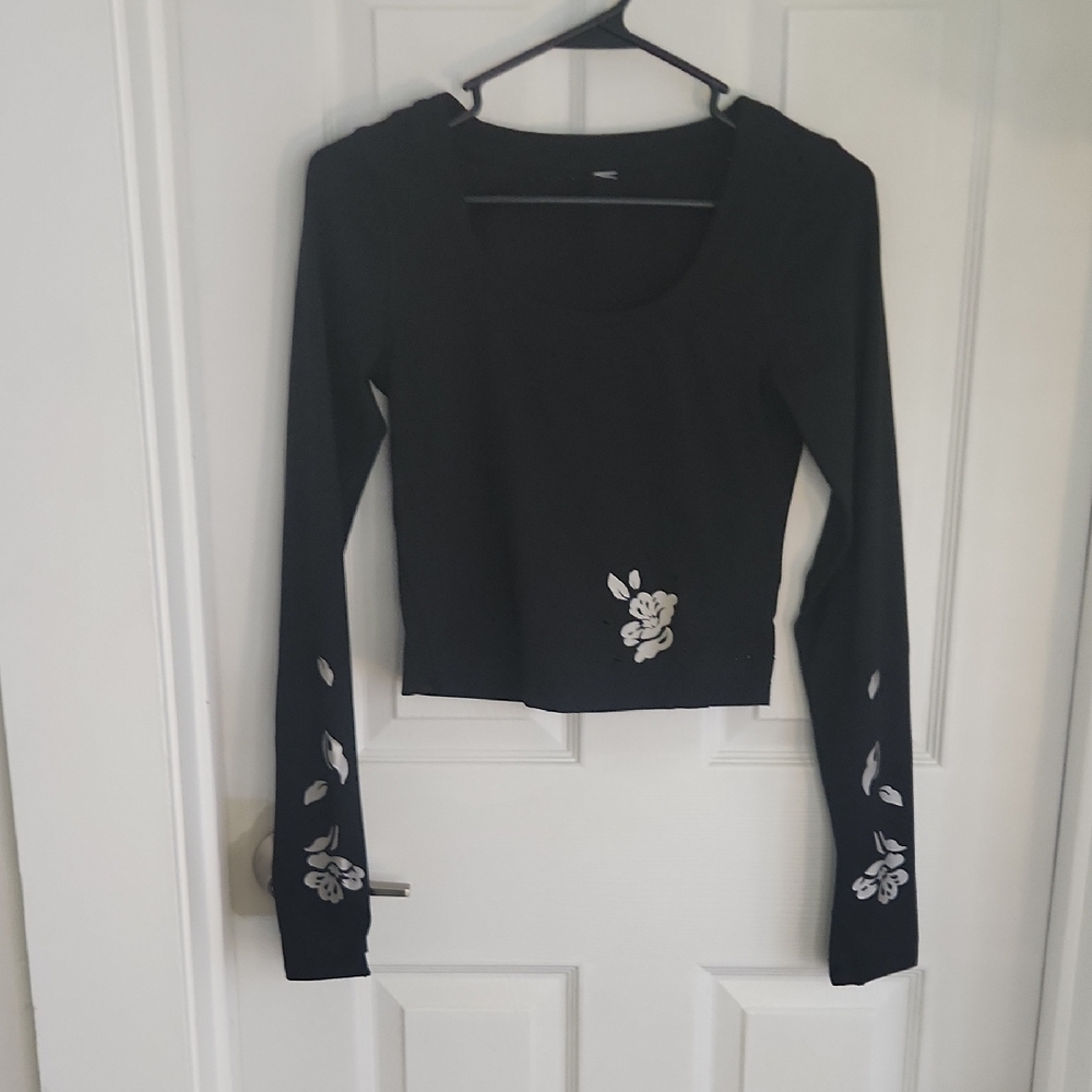 Athleta Black Long Sleeve Cropped Top